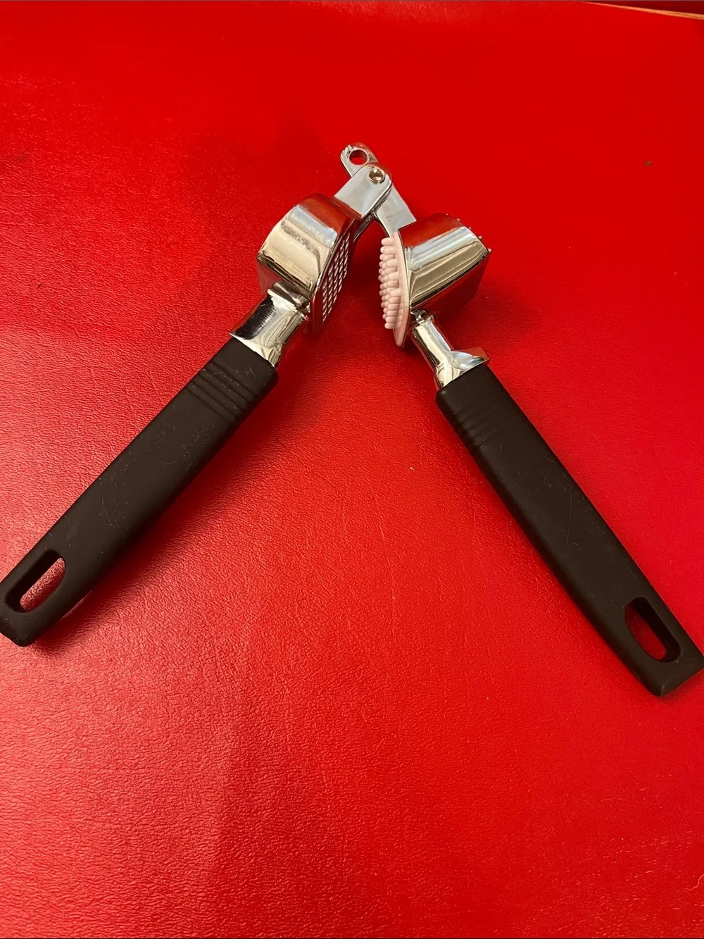 The Best Garlic Press for Crushed Cloves
